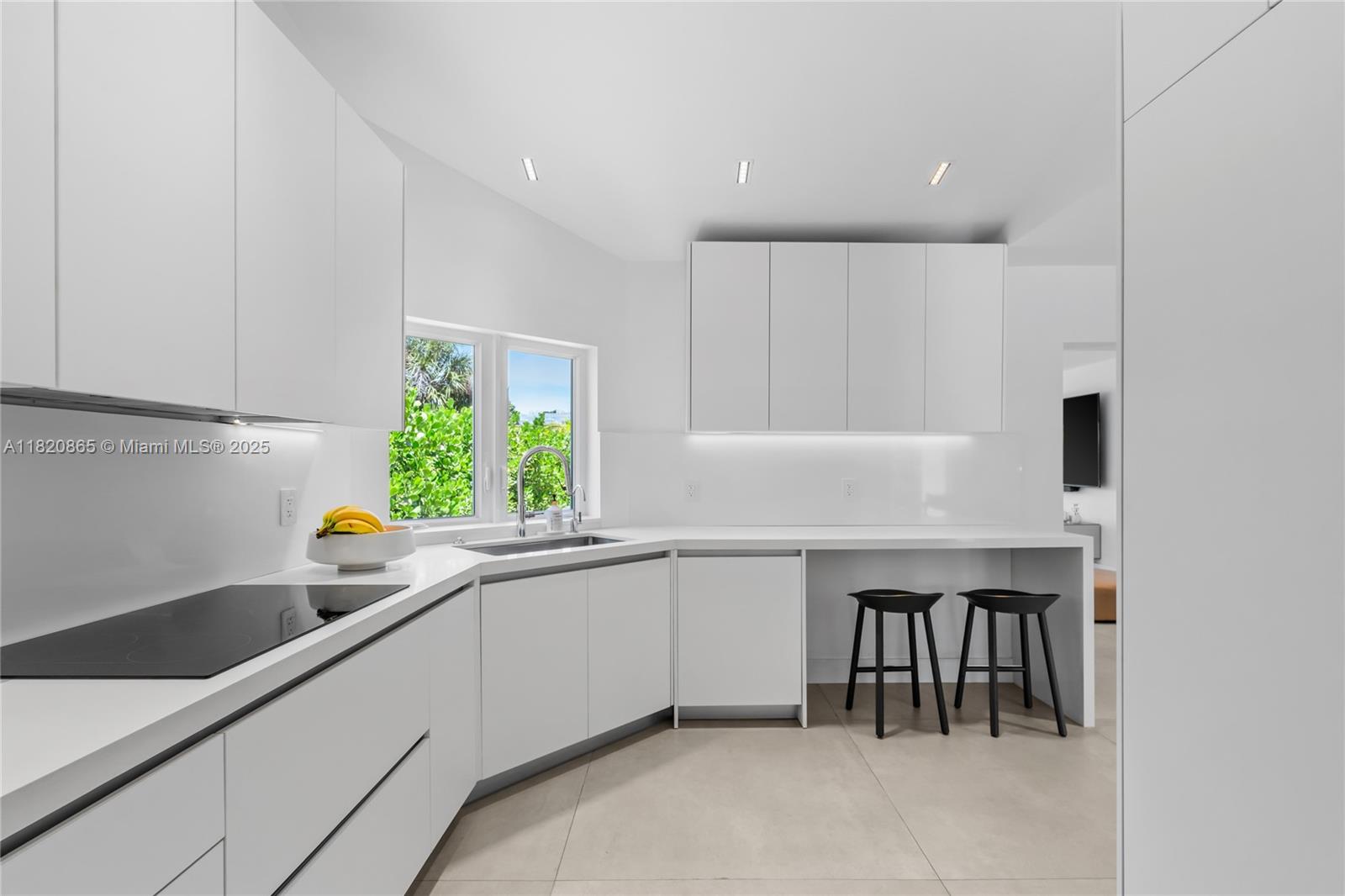 9033 Emerson Ave Surfside, FL 33154