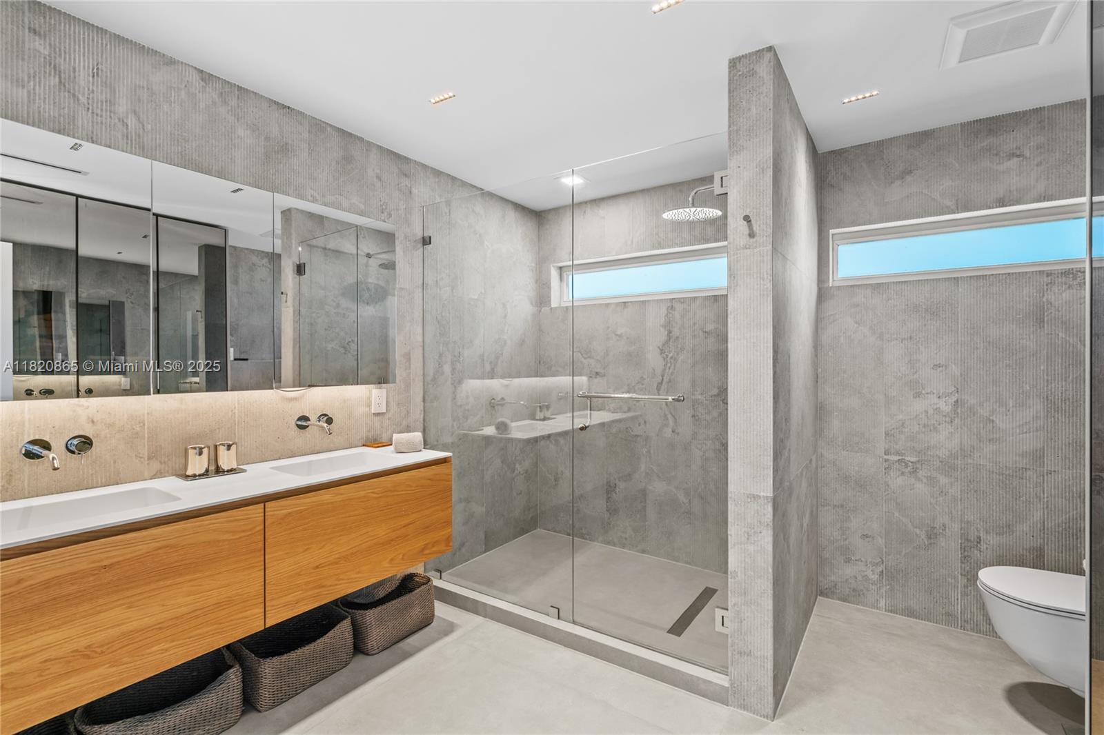 9033 Emerson Ave Surfside, FL 33154