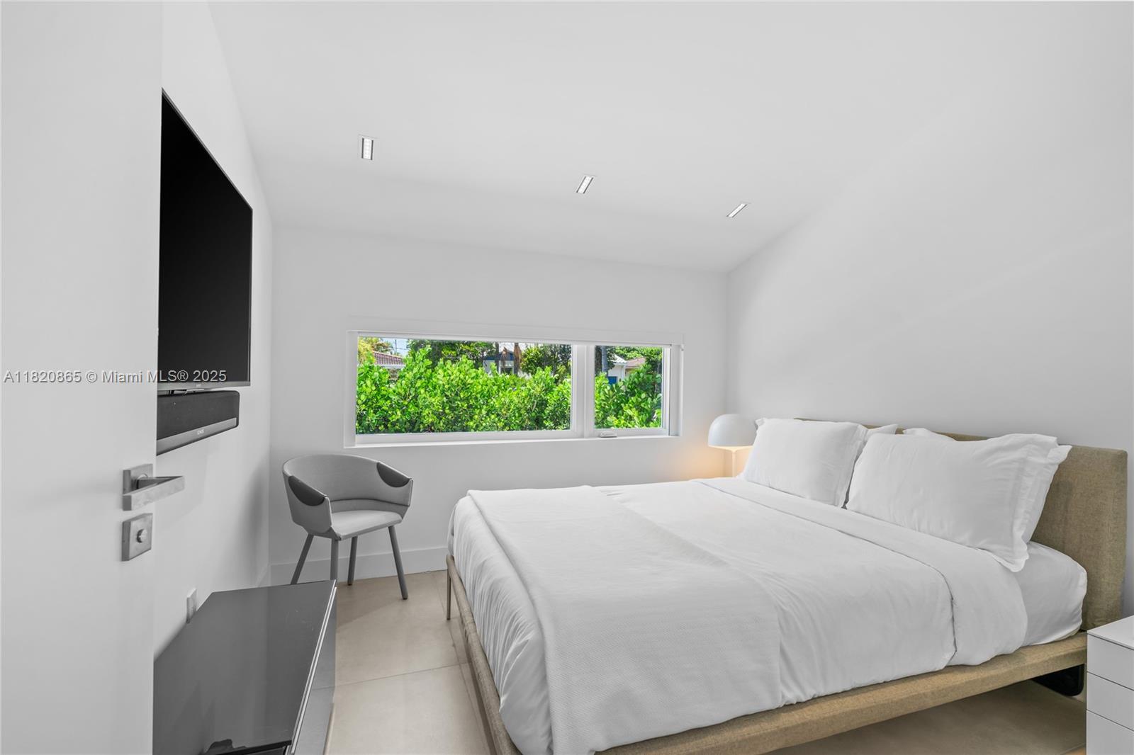 9033 Emerson Ave Surfside, FL 33154