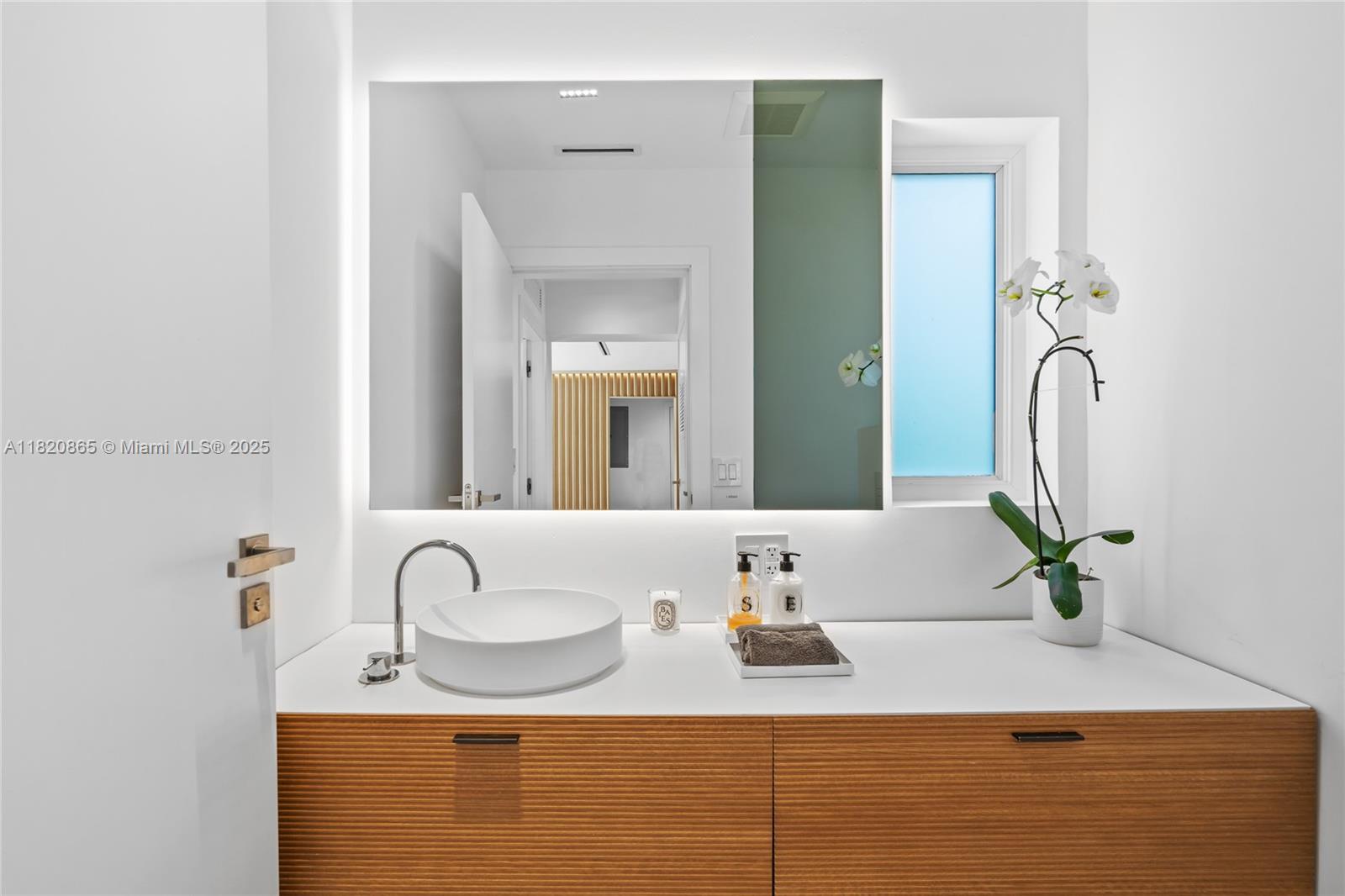 9033 Emerson Ave Surfside, FL 33154