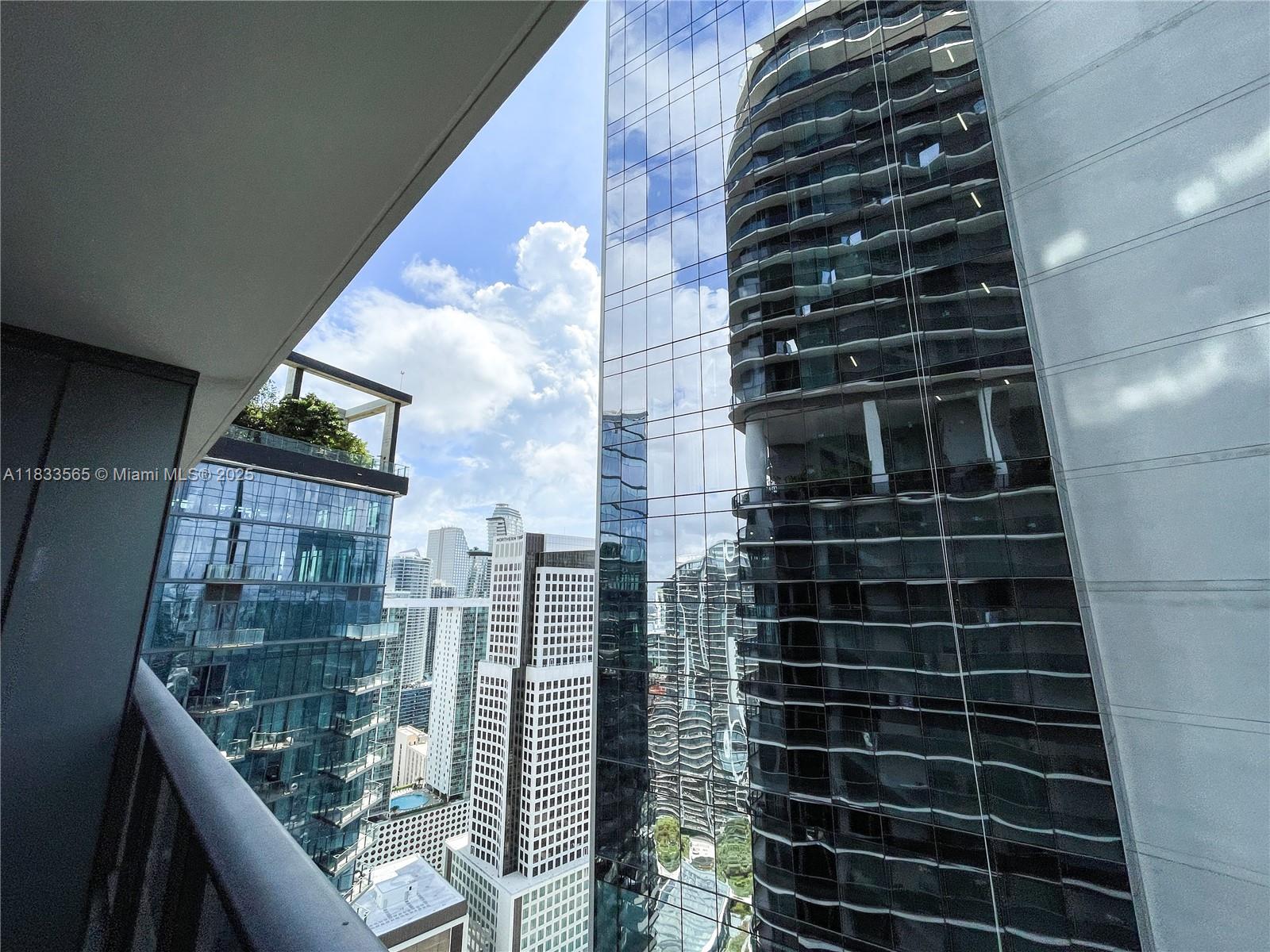 image Sls Lux Residence11