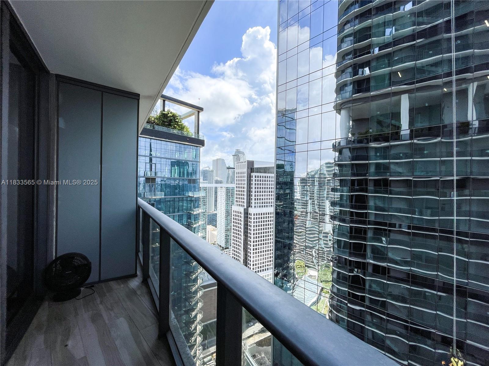 image Sls Lux Residence6