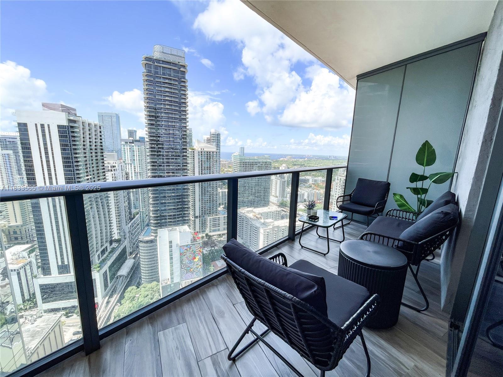 image Sls Lux Residence8