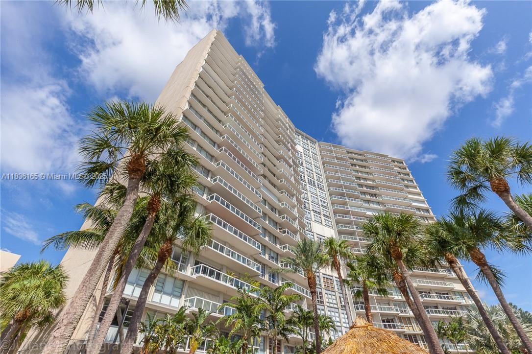 2451 Brickell Ave #3E