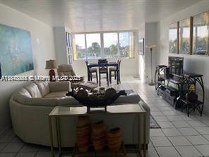 5005 Collins Ave #305