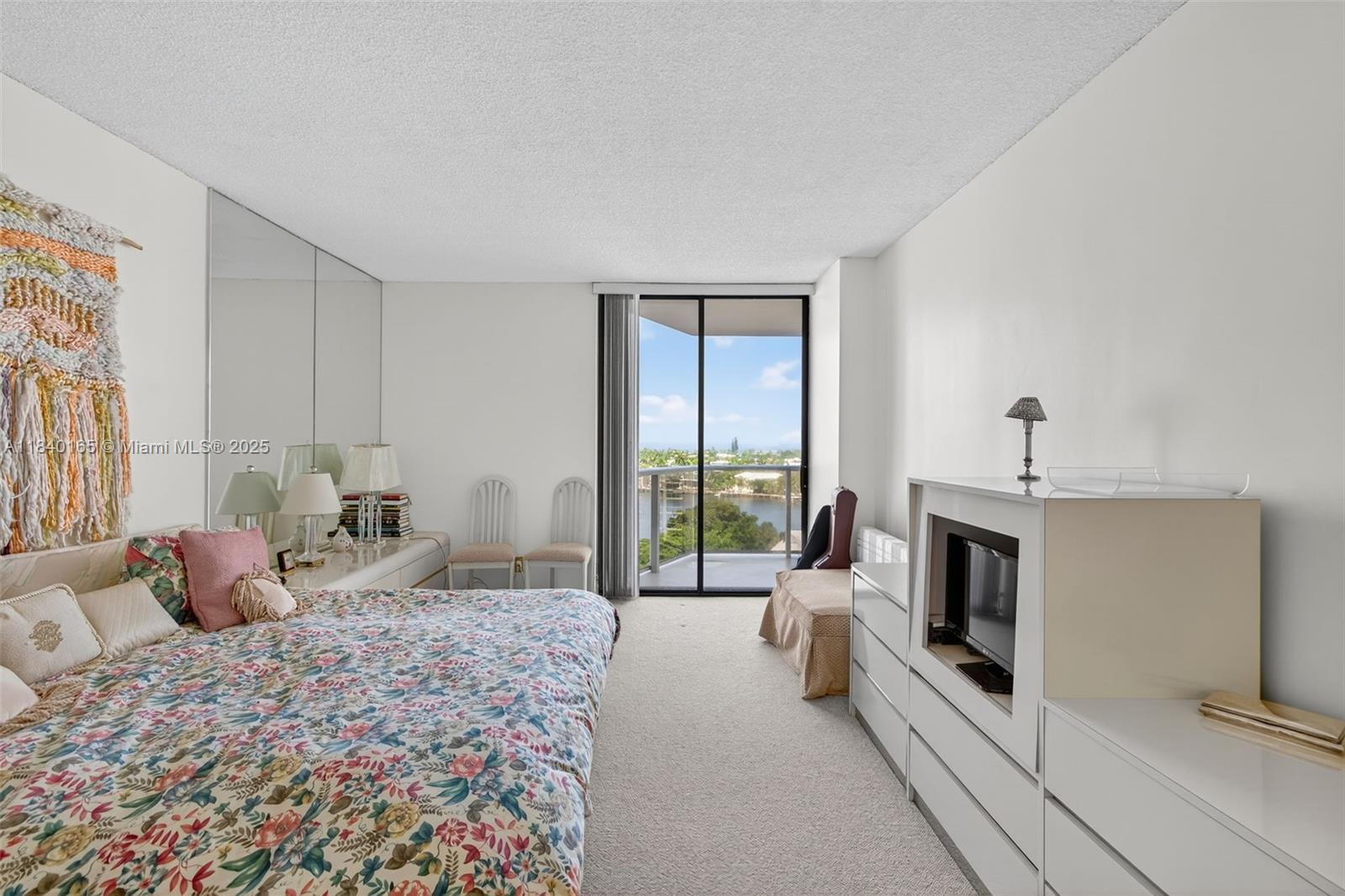 image Hamptons West23
