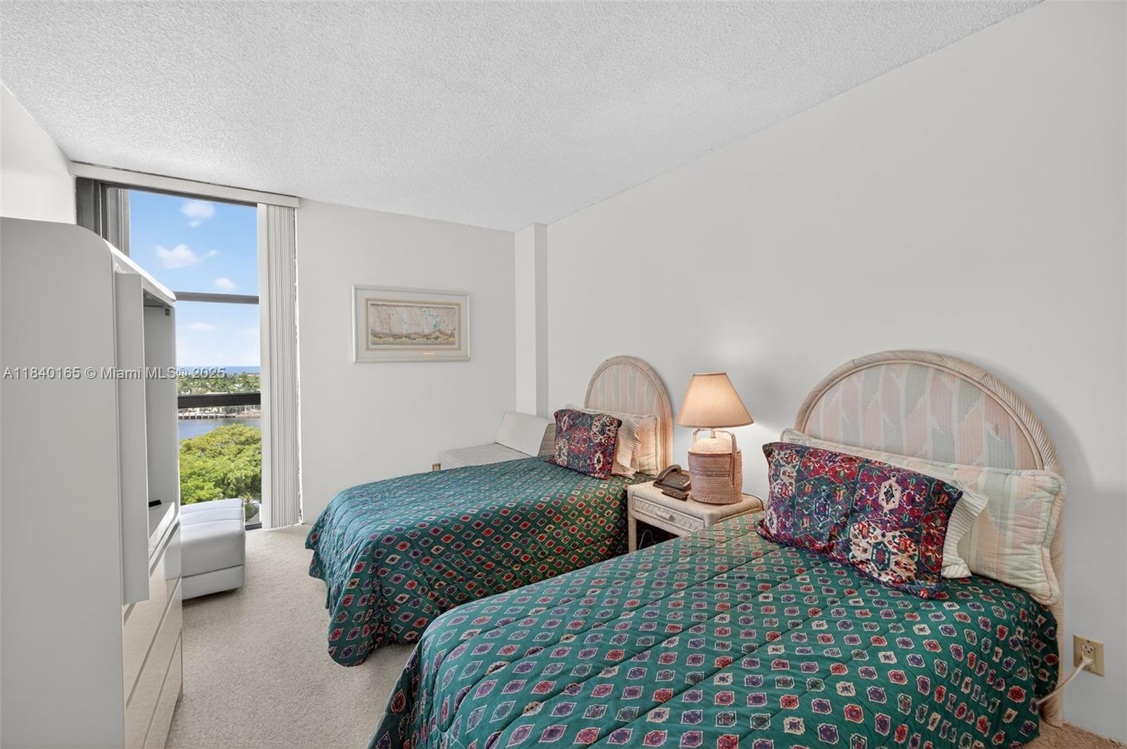 image Hamptons West37