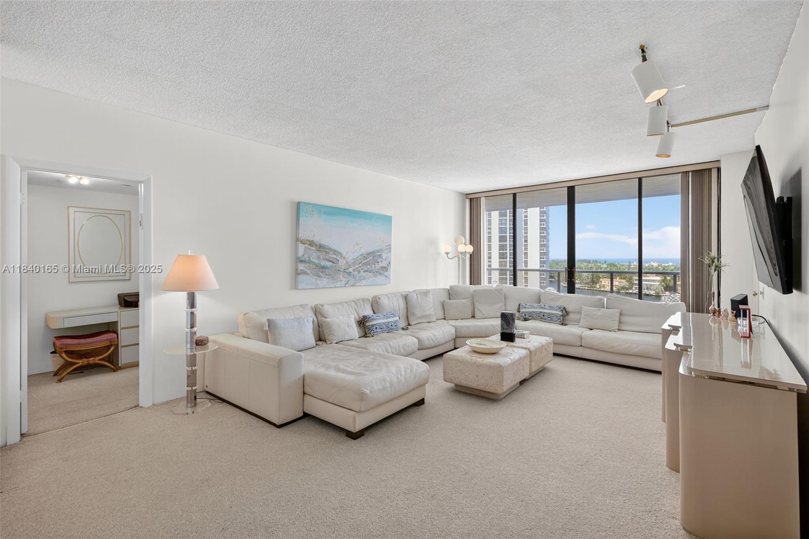 image Hamptons West4