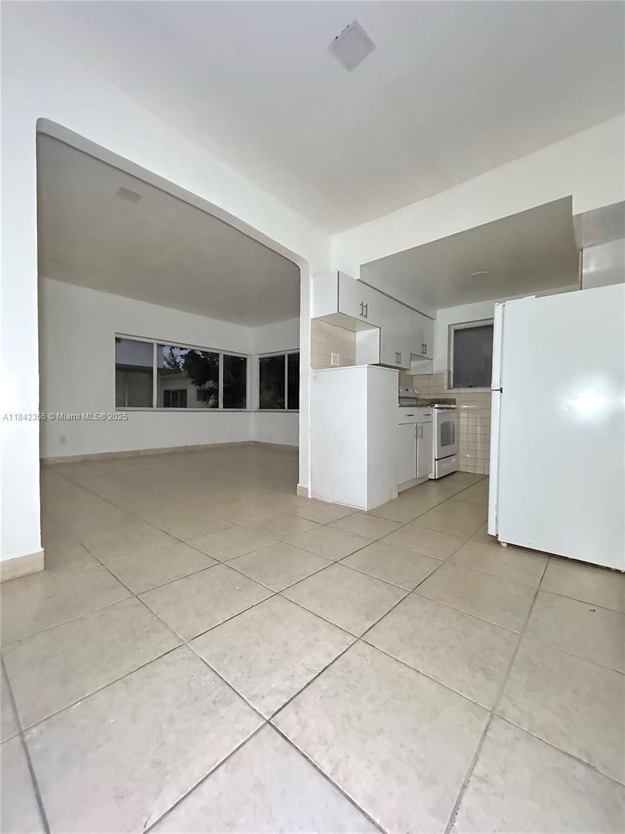 7629 Dickens Ave #8