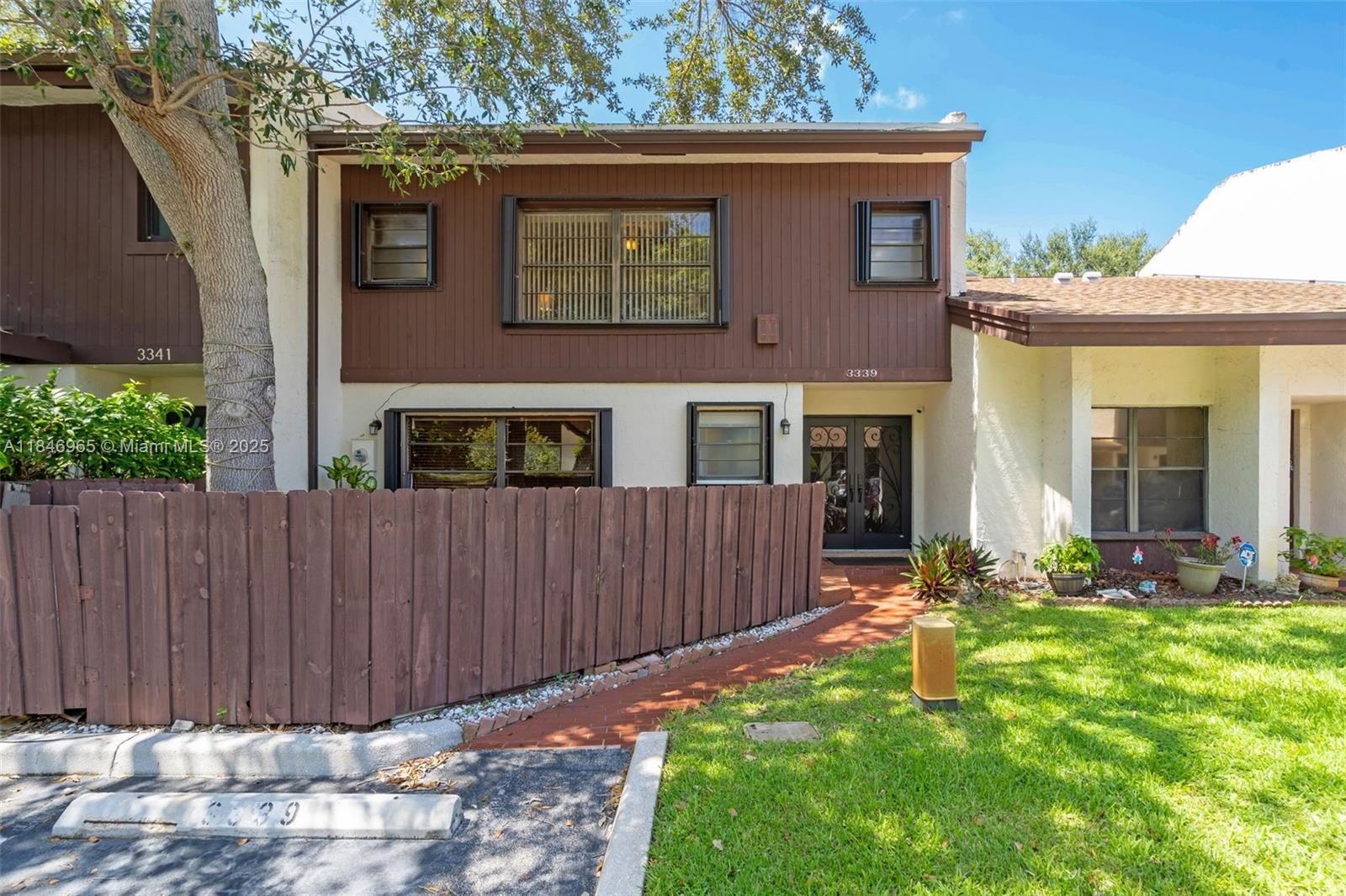 3339 Oak Dr