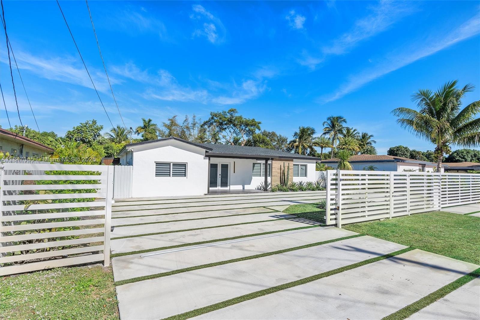 225 NE 150th St