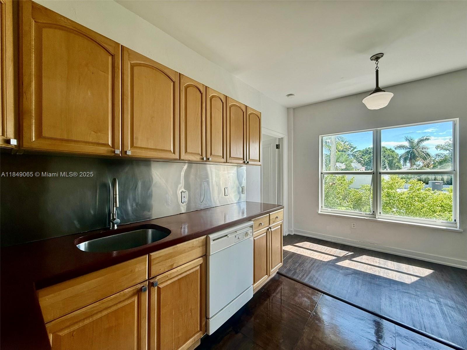 4035 N Meridian Ave #301 Miami Beach, FL 33140