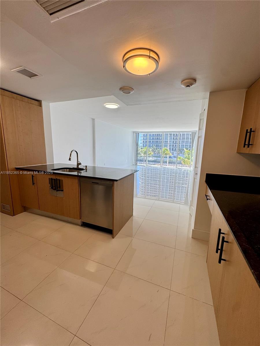 image Harbour House10
