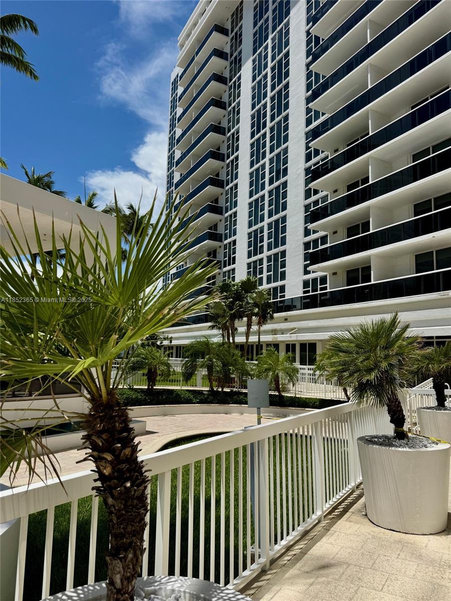 image Harbour House25