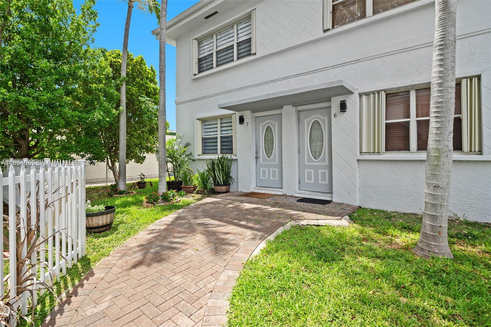 1701 N Treasure Dr #7