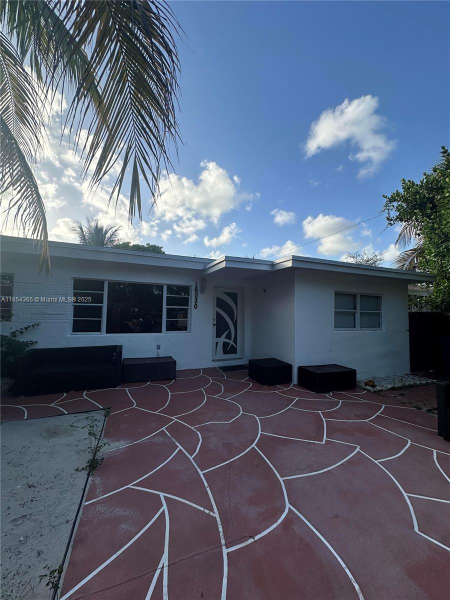 16030 Miami Dr