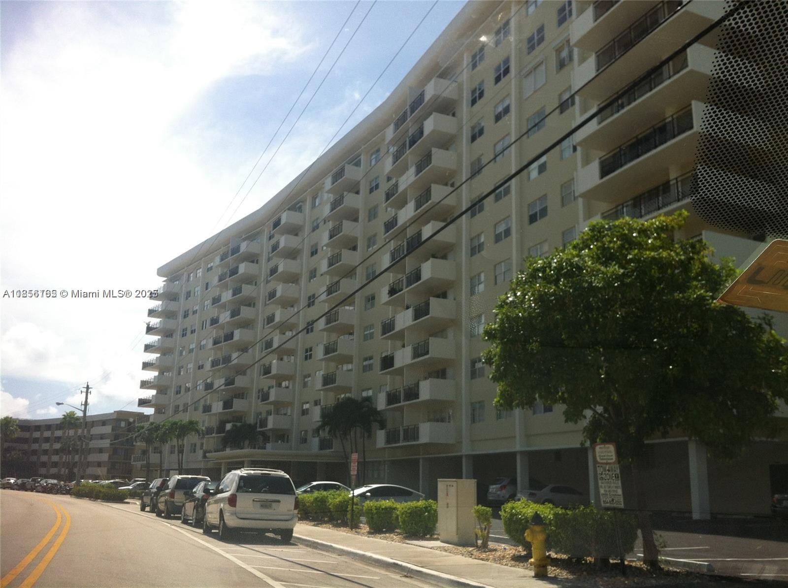401 Golden Isles Dr #810