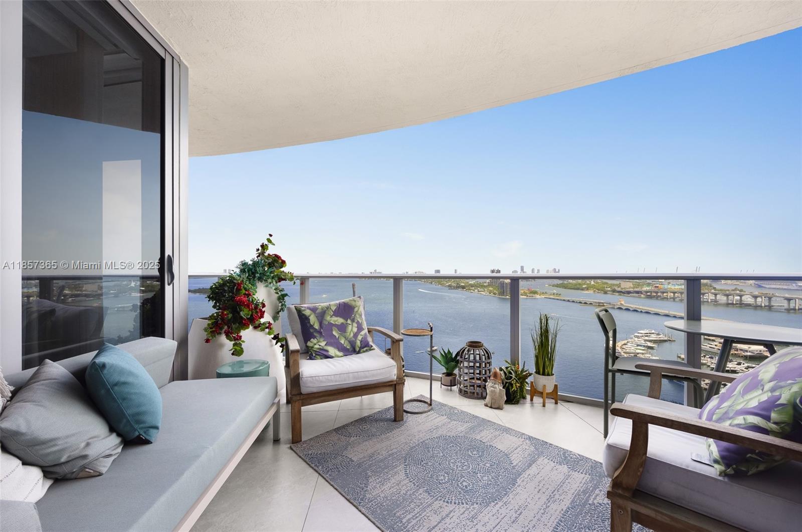 image ARIA ON THE BAY14