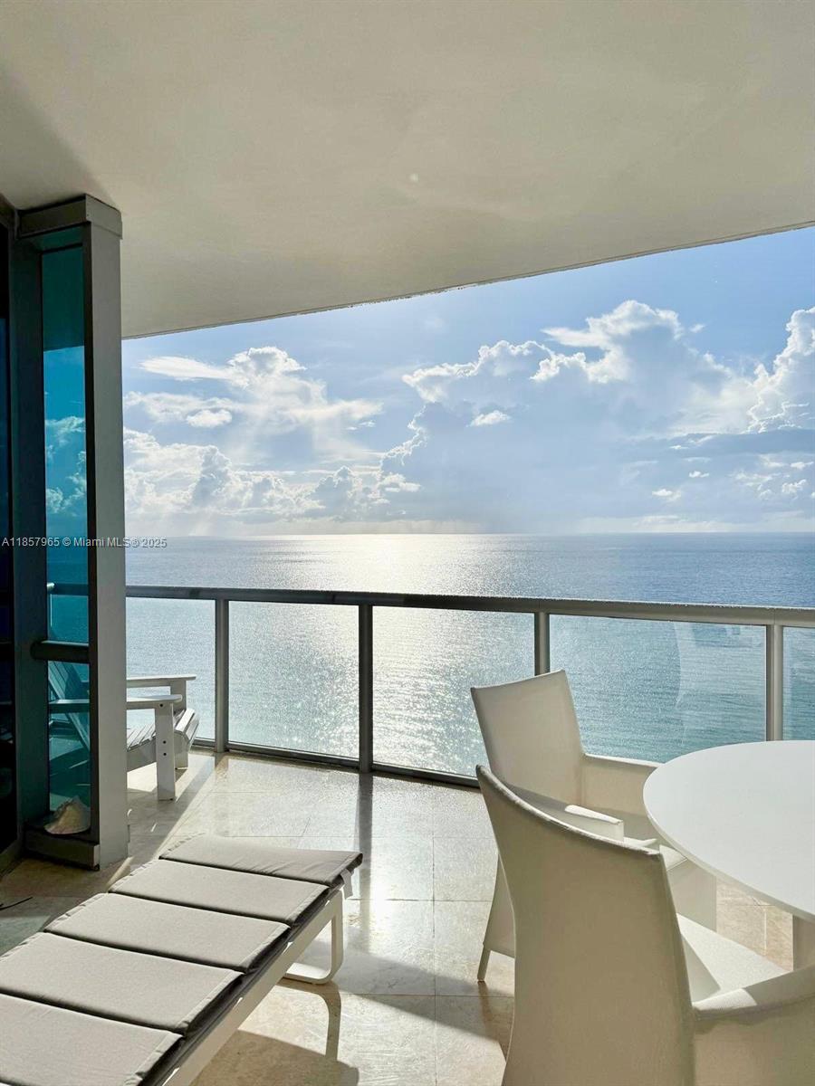 17121 Collins Ave #2505