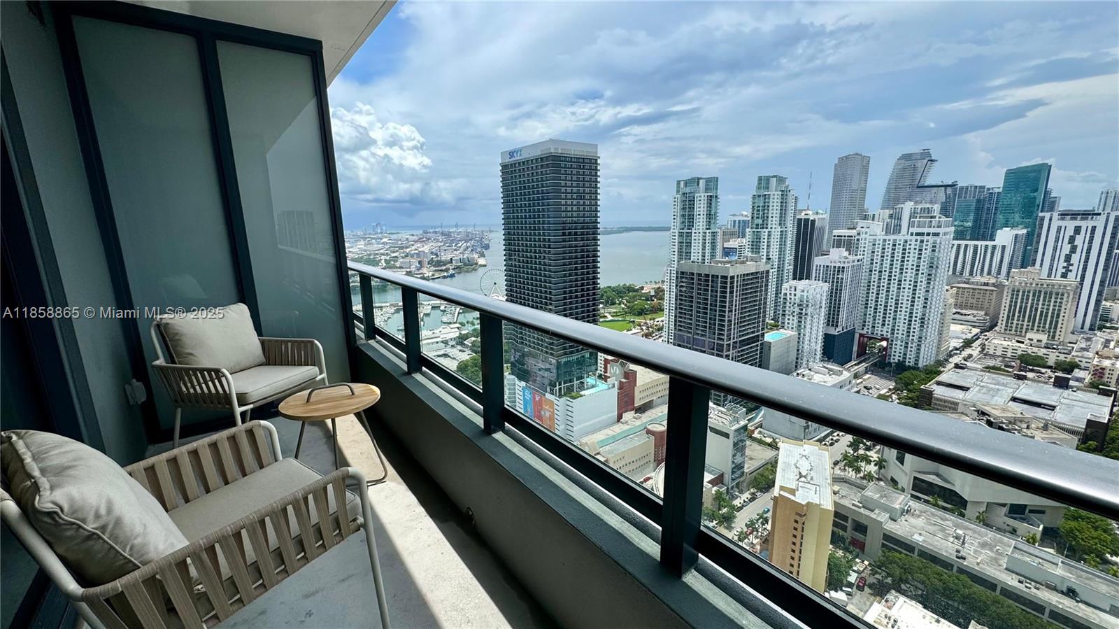 image Natiivo / Gale Residences38