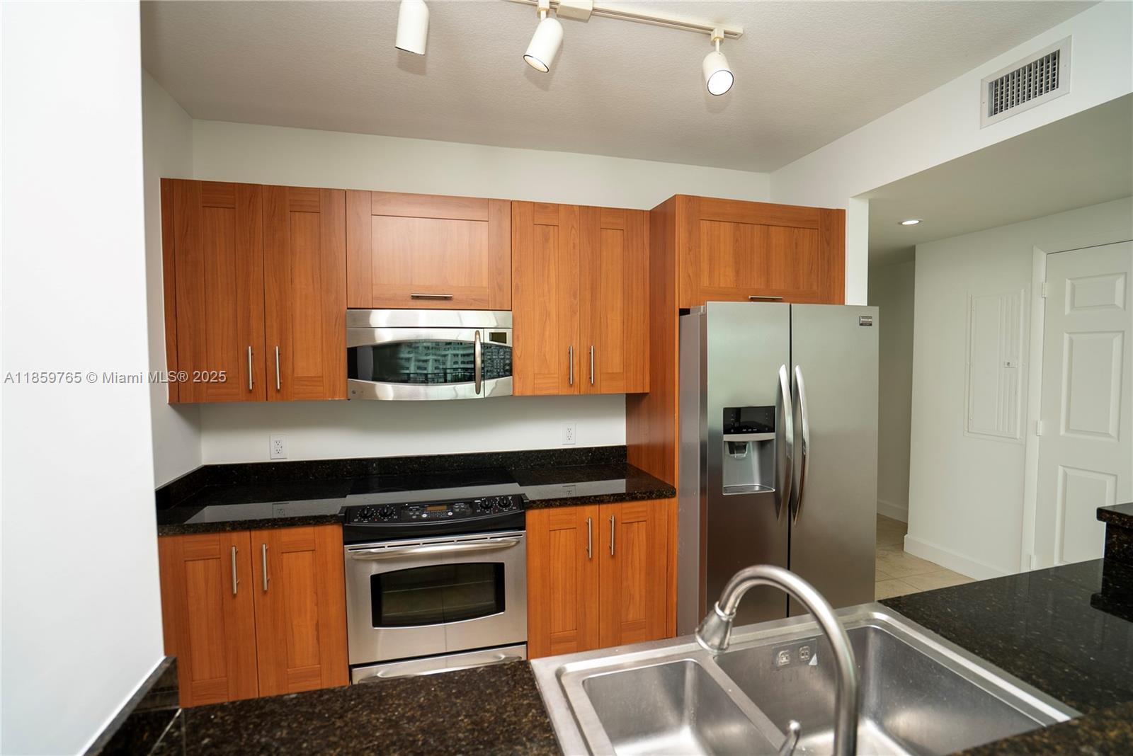 image 1300 Ponce Condo15