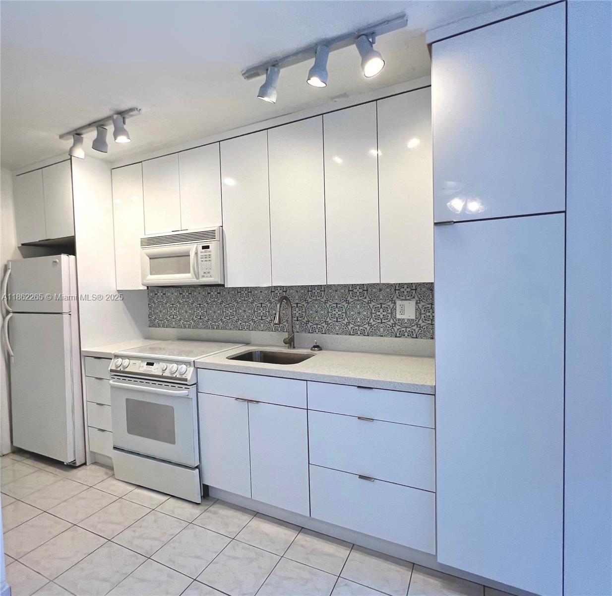 818 Meridian Ave #8