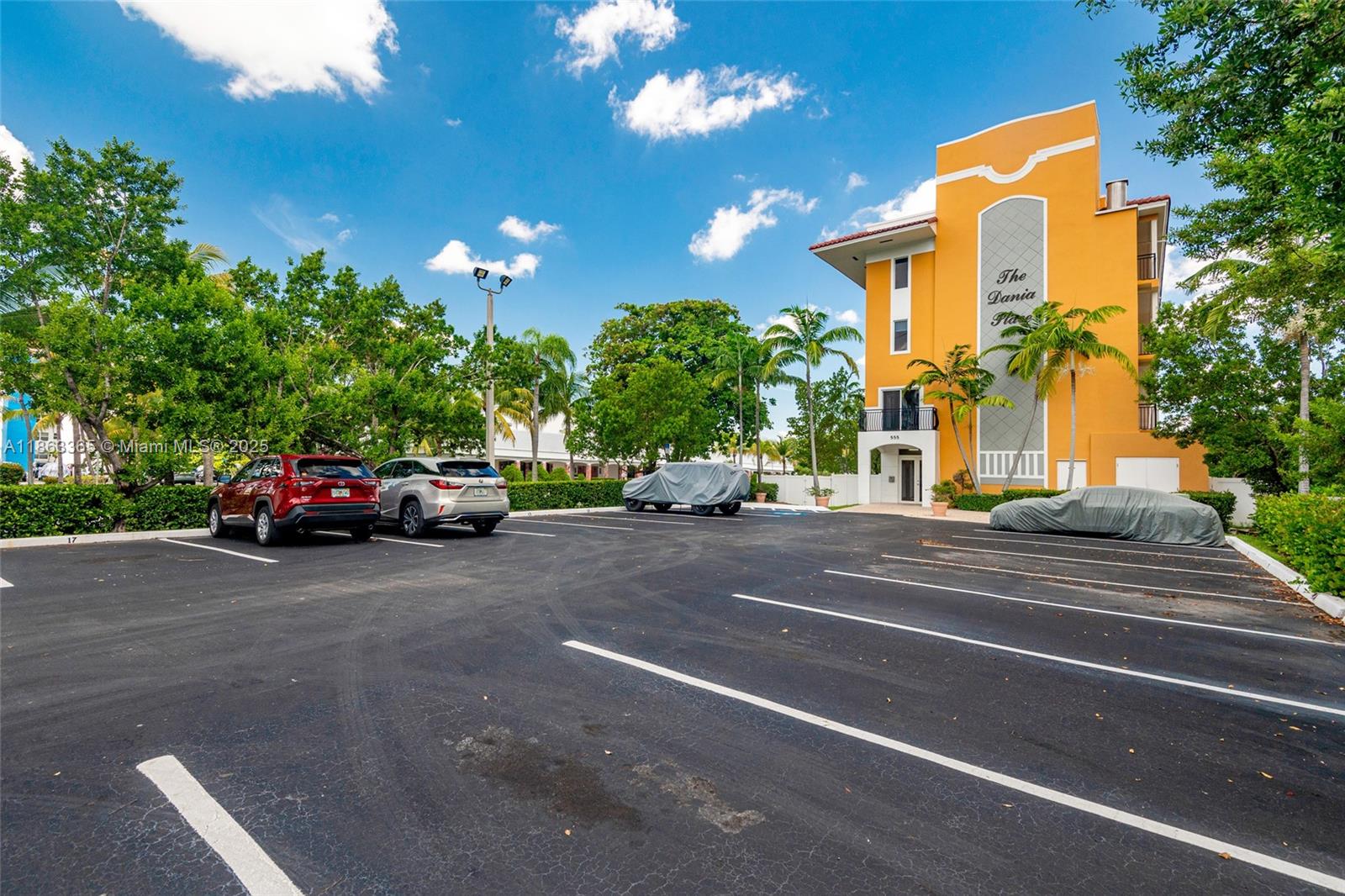 555 E Dania Bch Blvd #9