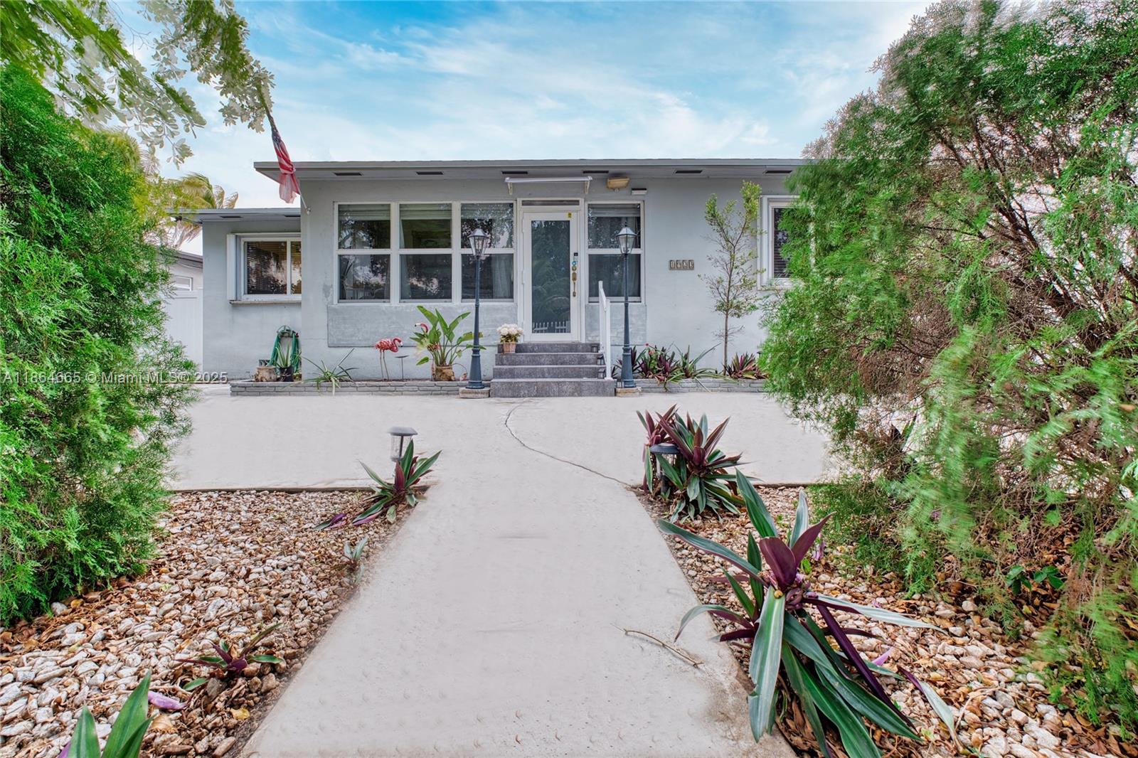 1923 Dewey St