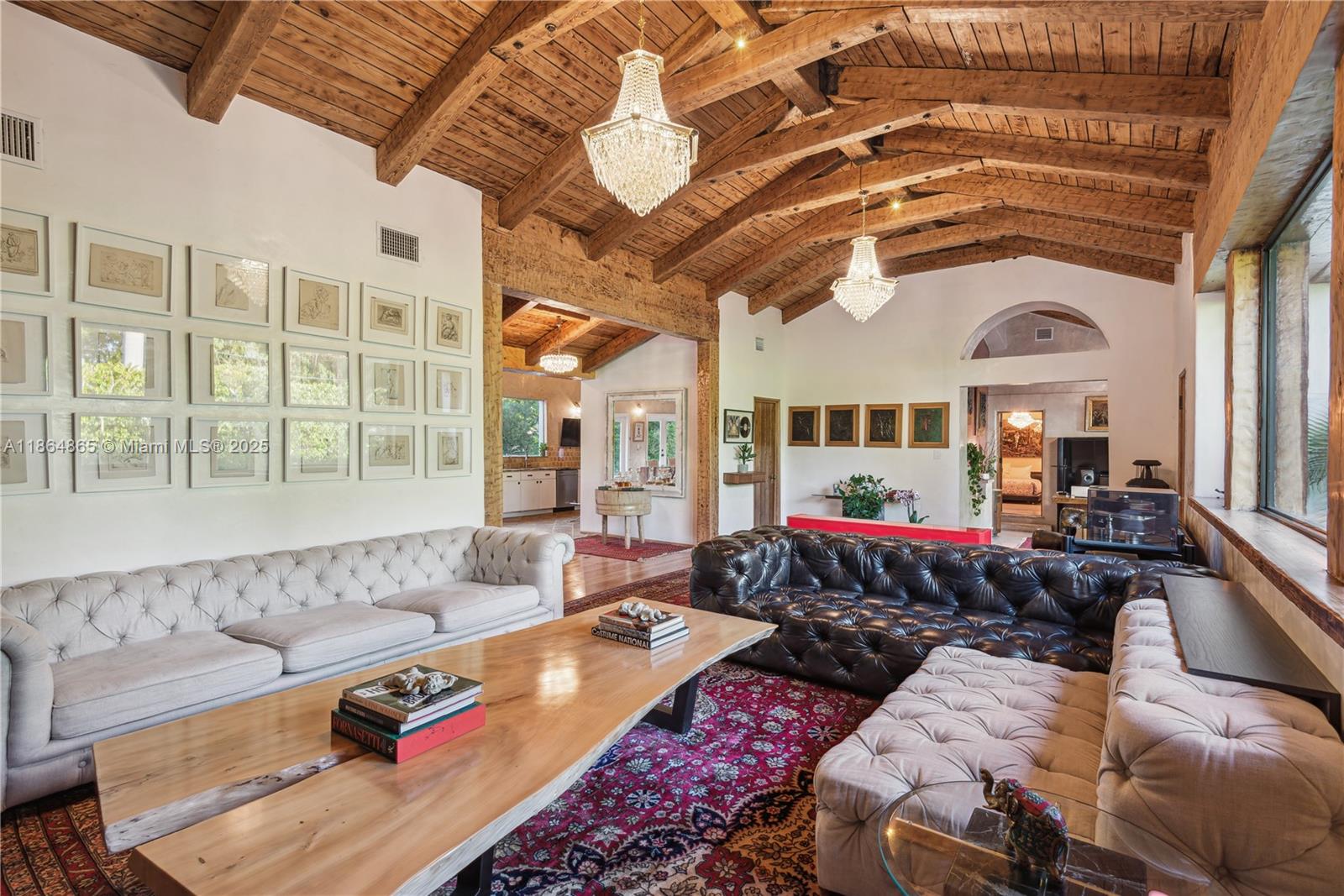 6350 Pinetree Dr Miami Beach, FL 33141