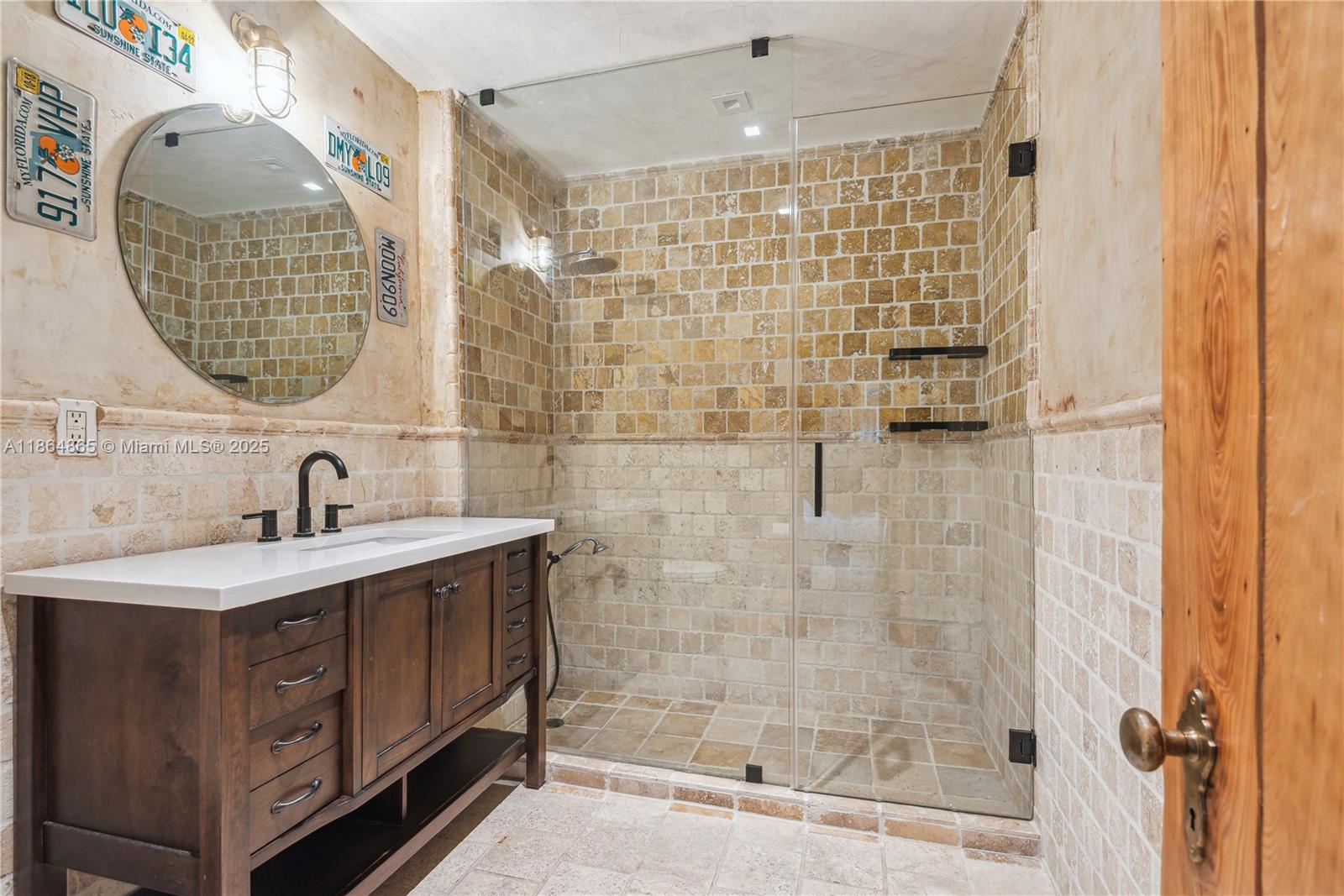 6350 Pinetree Dr Miami Beach, FL 33141