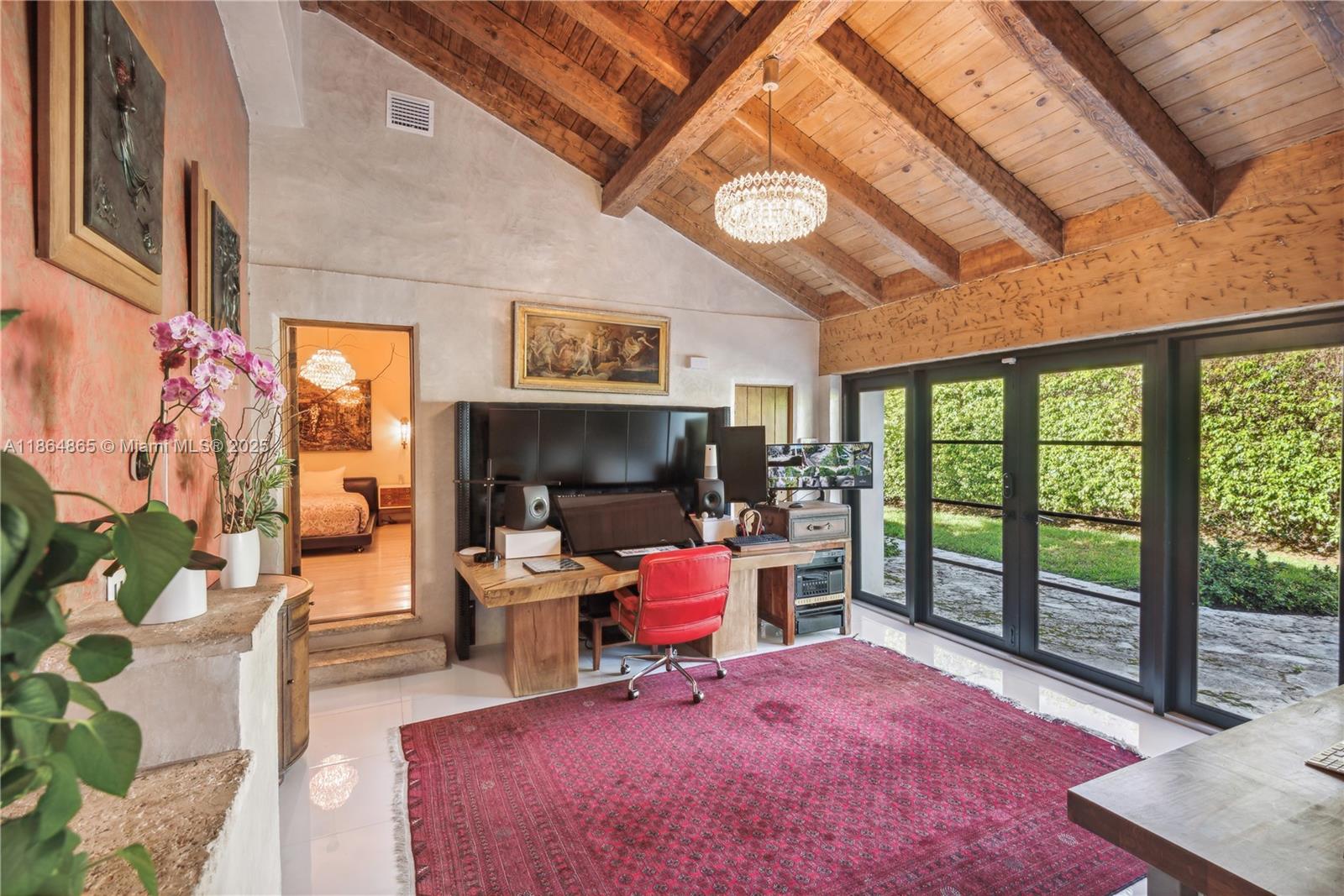 6350 Pinetree Dr Miami Beach, FL 33141