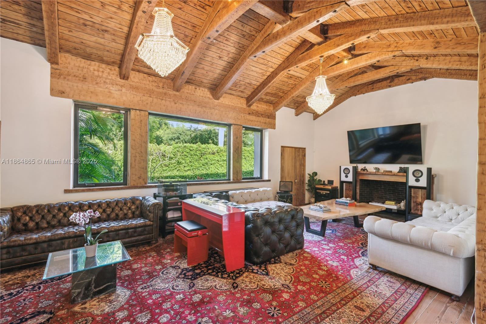 6350 Pinetree Dr Miami Beach, FL 33141