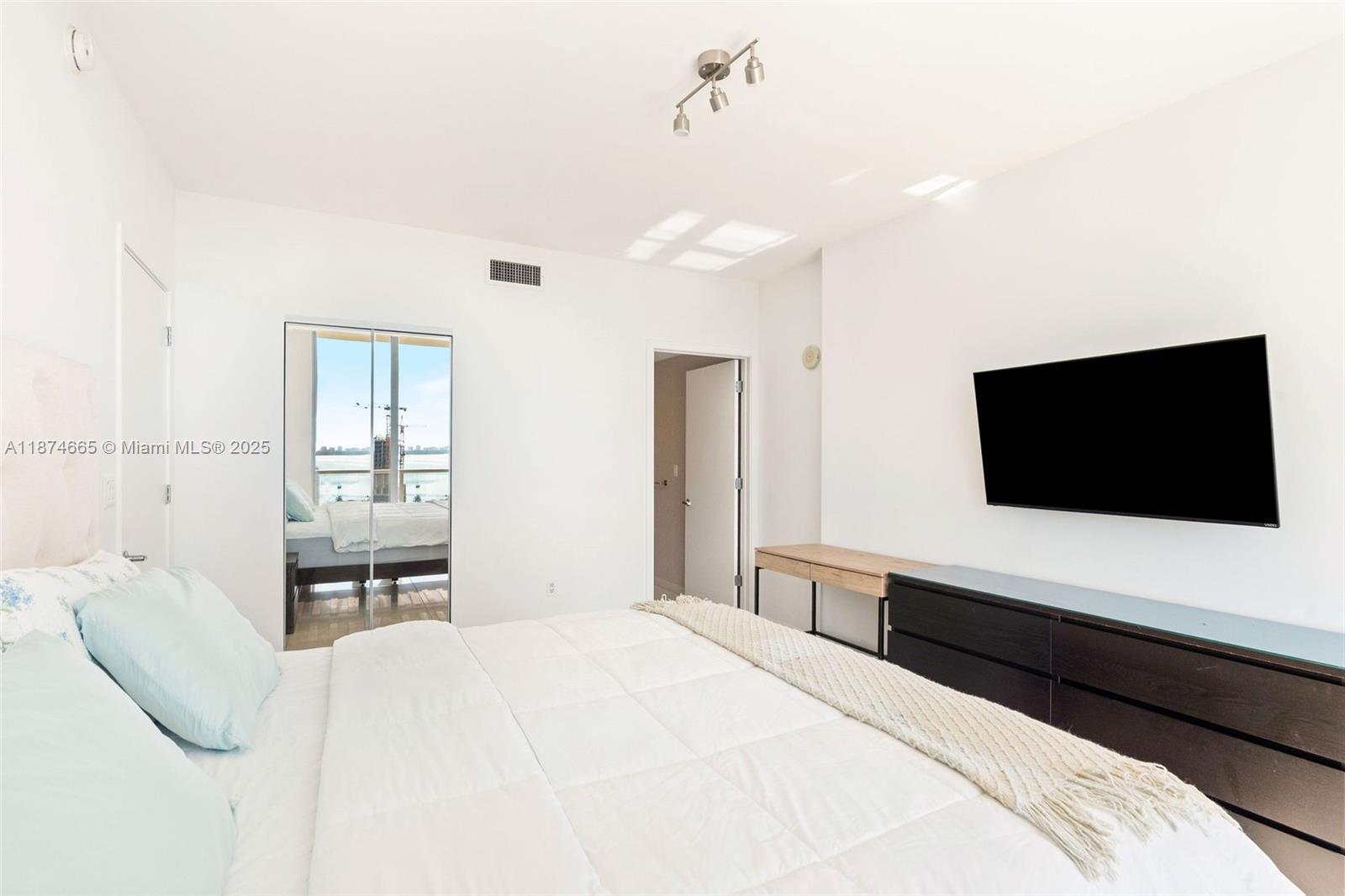 image Two Midtown Miami Condo14