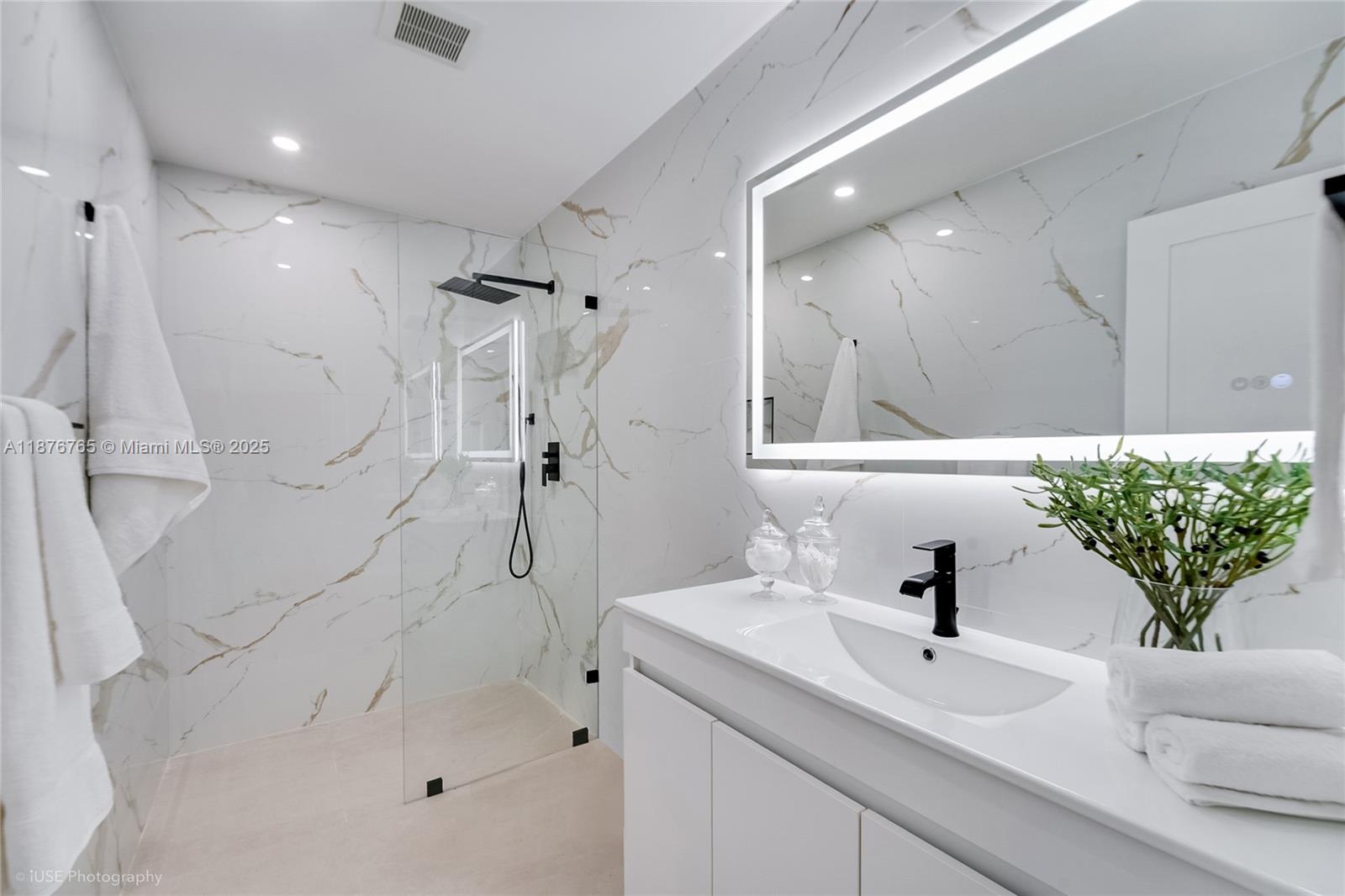 1120 NE 86th St Miami, FL 33138