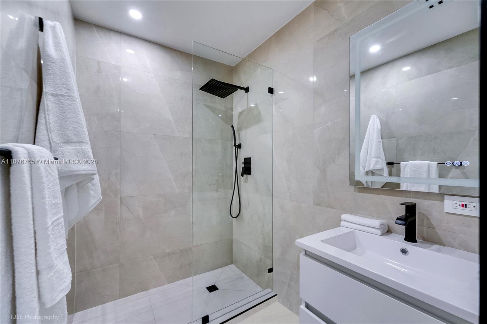 1120 NE 86th St Miami, FL 33138