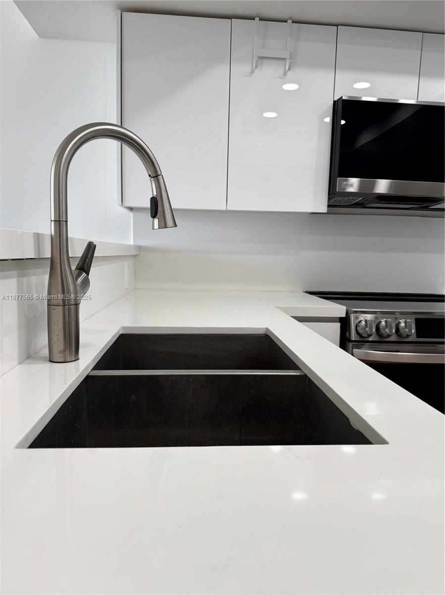 image Brickell Key One Condo4