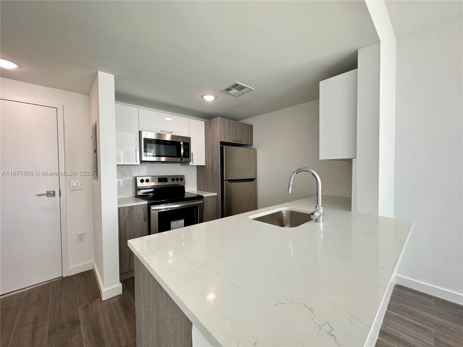 1570 Euclid Ave #05