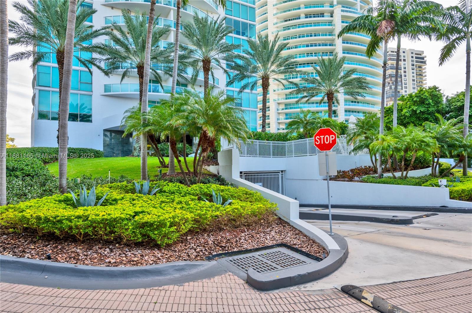 2101 Brickell Ave #308
