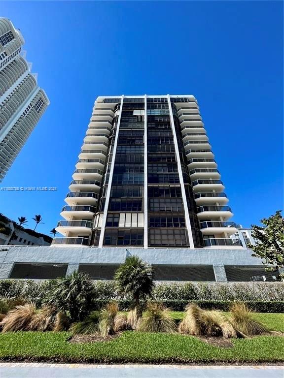 6423 Collins Ave #207