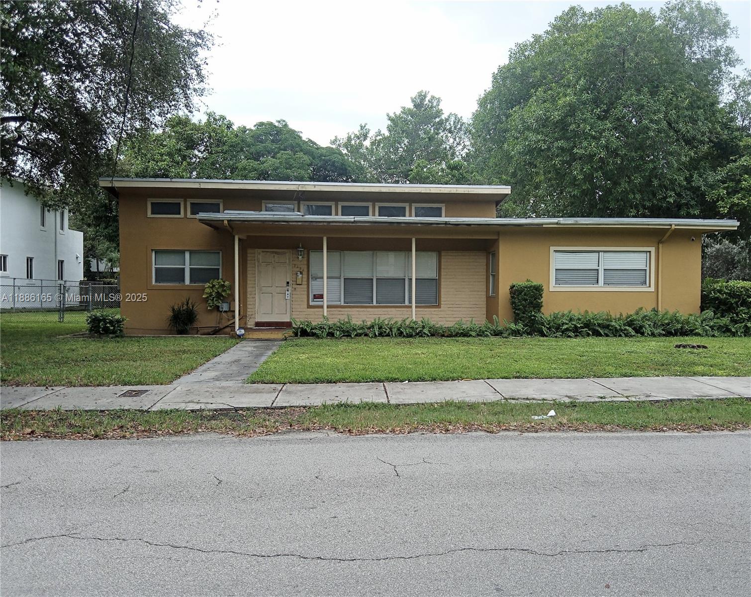 3256 Day Ave