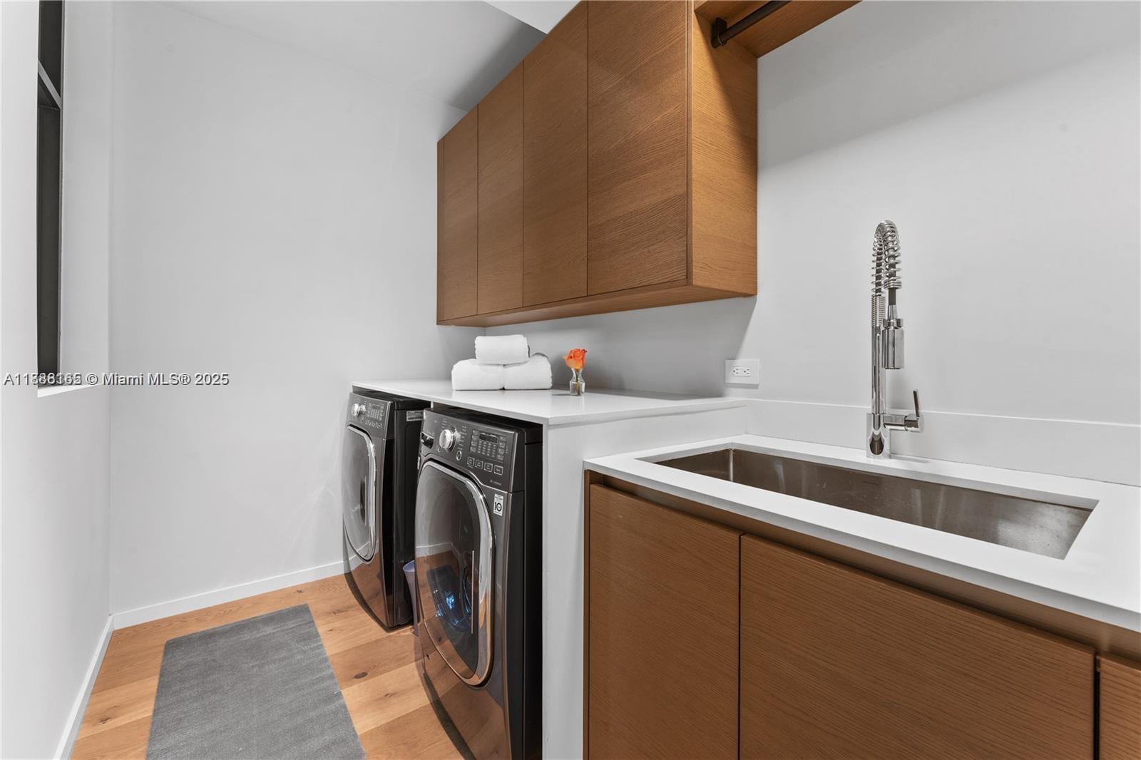 2803 Crystal Ct Coconut Grove, FL 33133