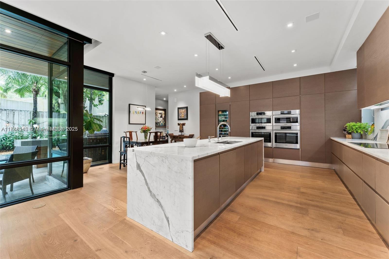 2803 Crystal Ct Coconut Grove, FL 33133