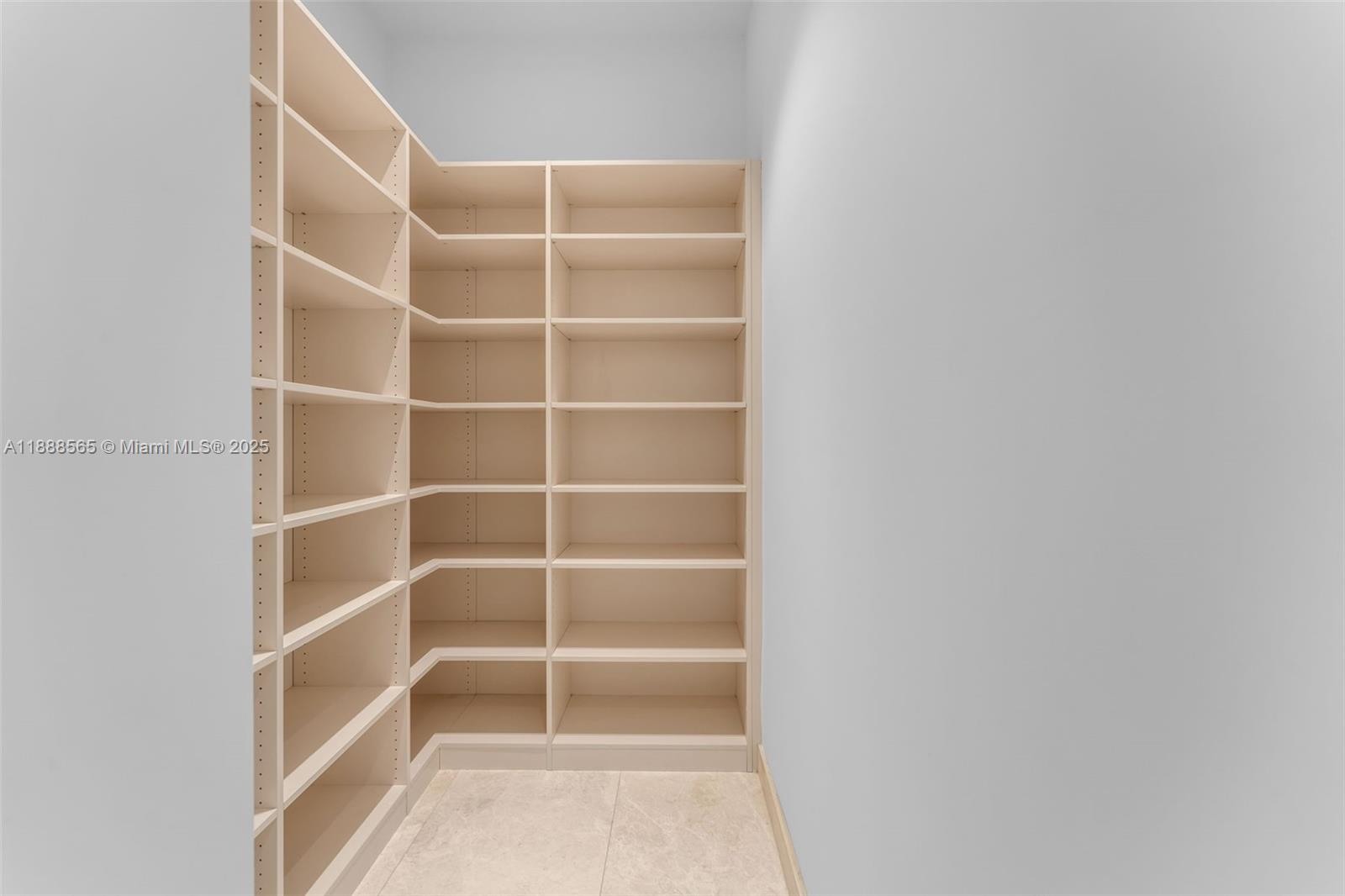 9101 SW 69th Ct Pinecrest, FL 33156