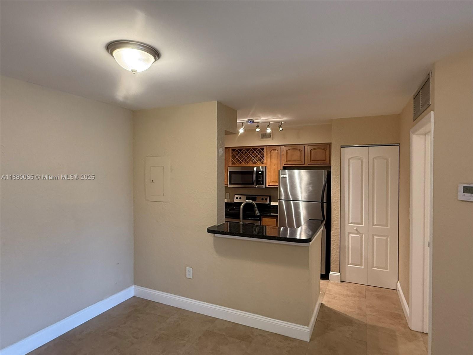 2820 N Oakland Frst Dr #102
