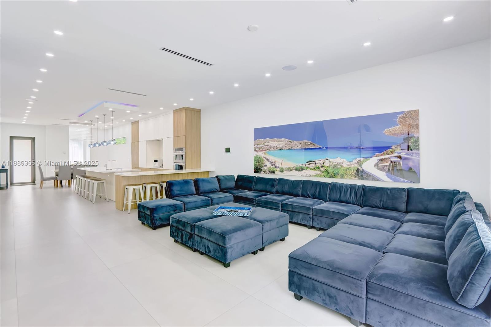 121 NW 41st St Miami, FL 33127