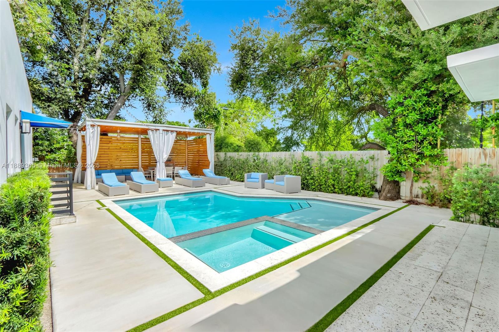 121 NW 41st St Miami, FL 33127