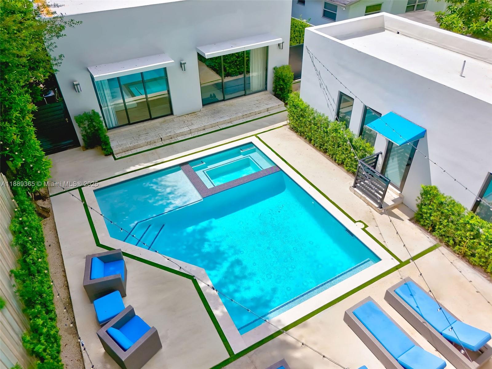 121 NW 41st St Miami, FL 33127