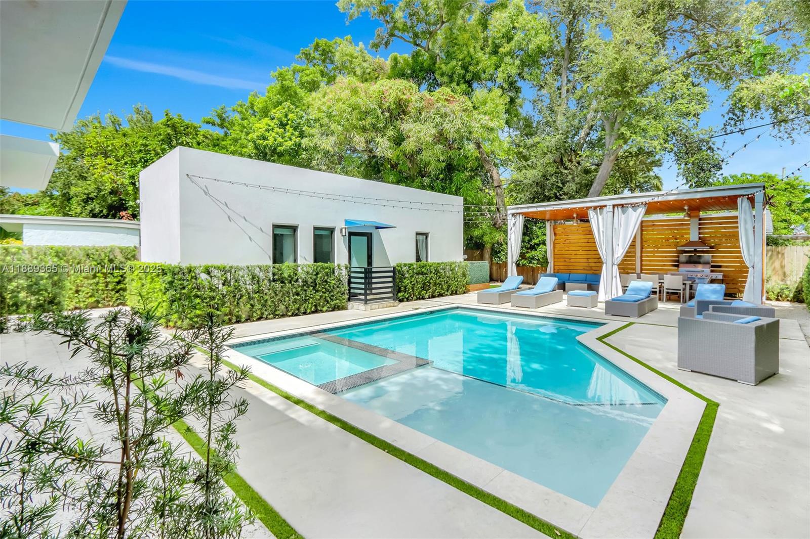 121 NW 41st St Miami, FL 33127