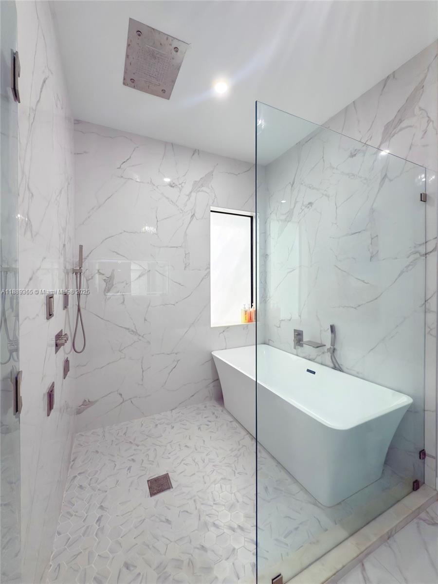 121 NW 41st St Miami, FL 33127