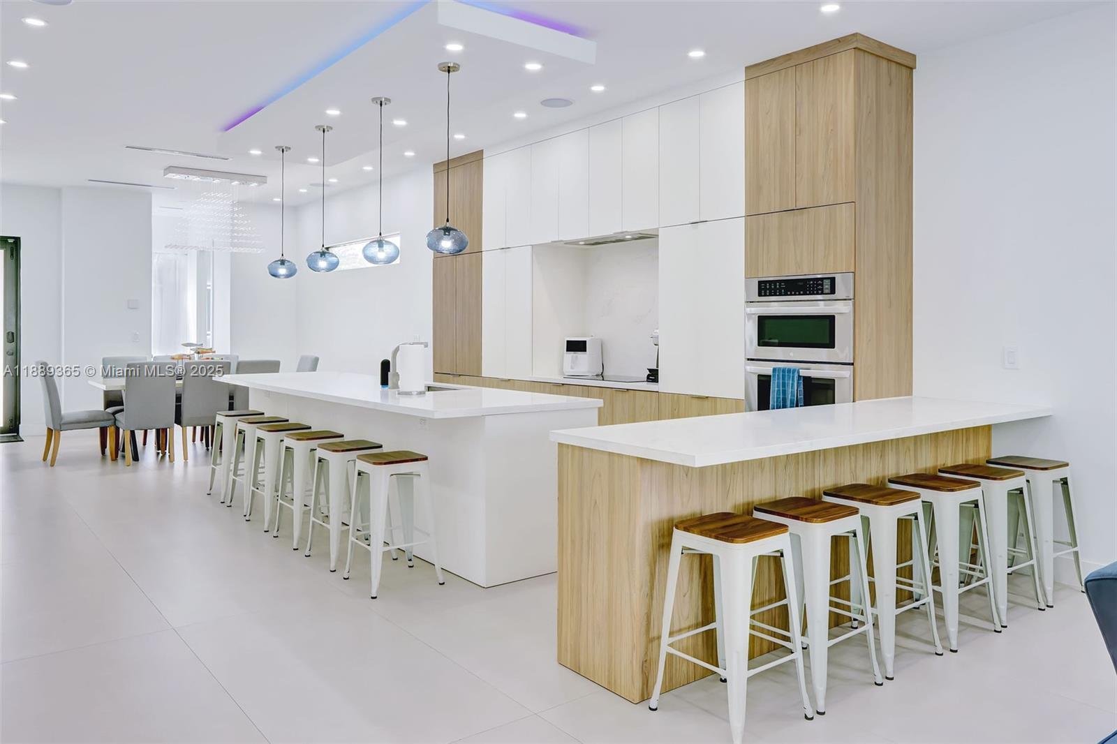 121 NW 41st St Miami, FL 33127